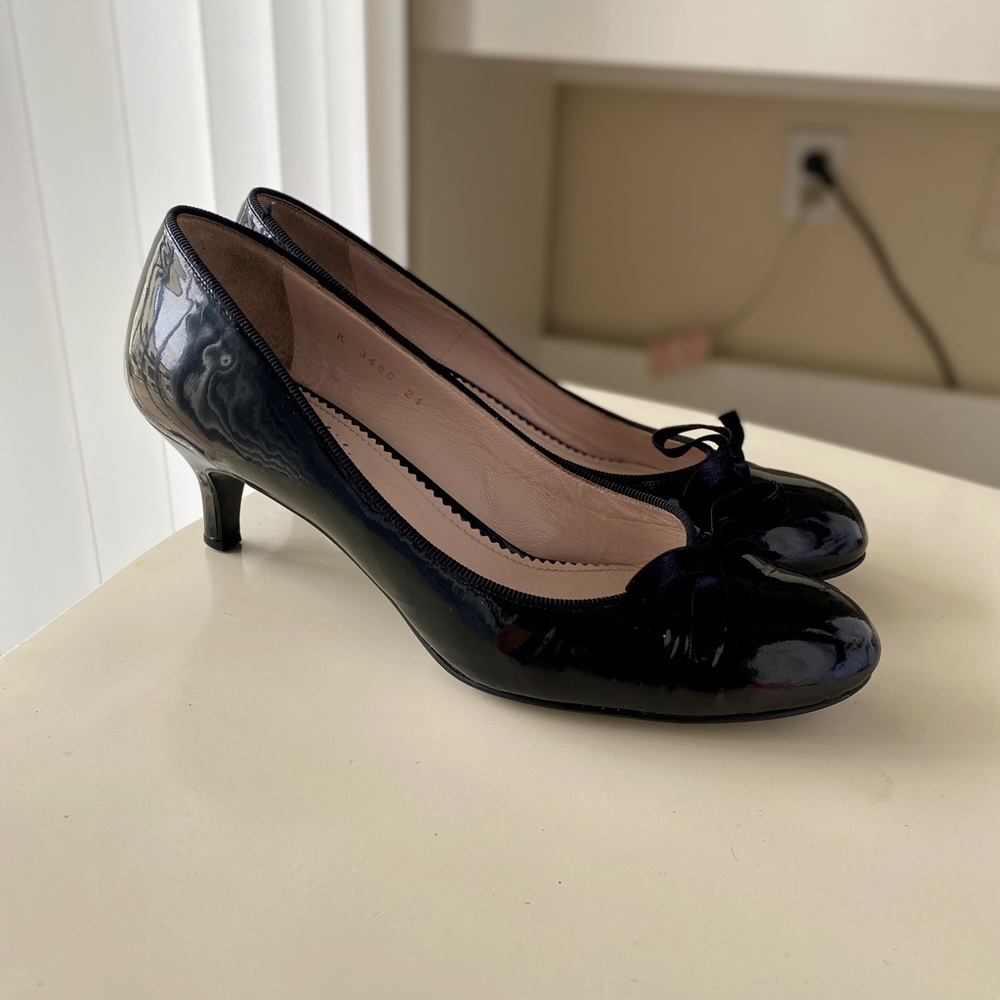 Black bow kitten heels